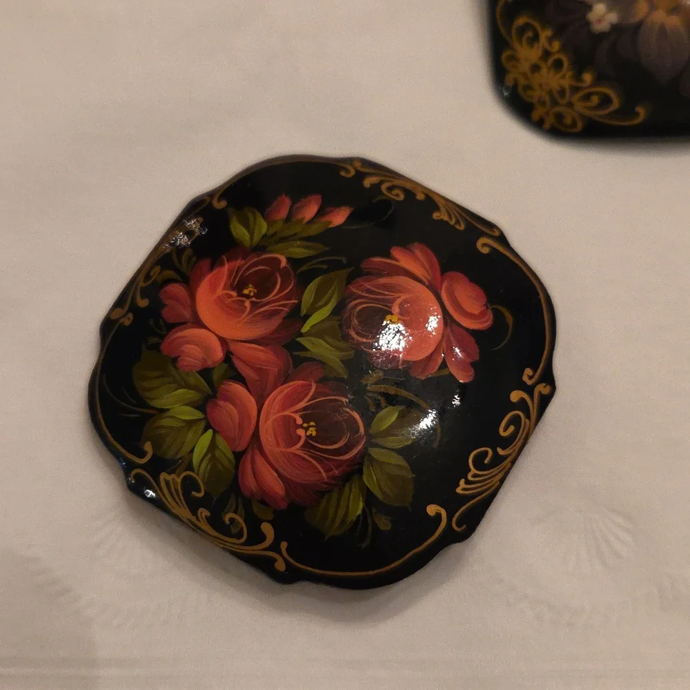 RUSSIAN Hand-Painted Floral and Scenic Brooch Set - Picture 2 of 6